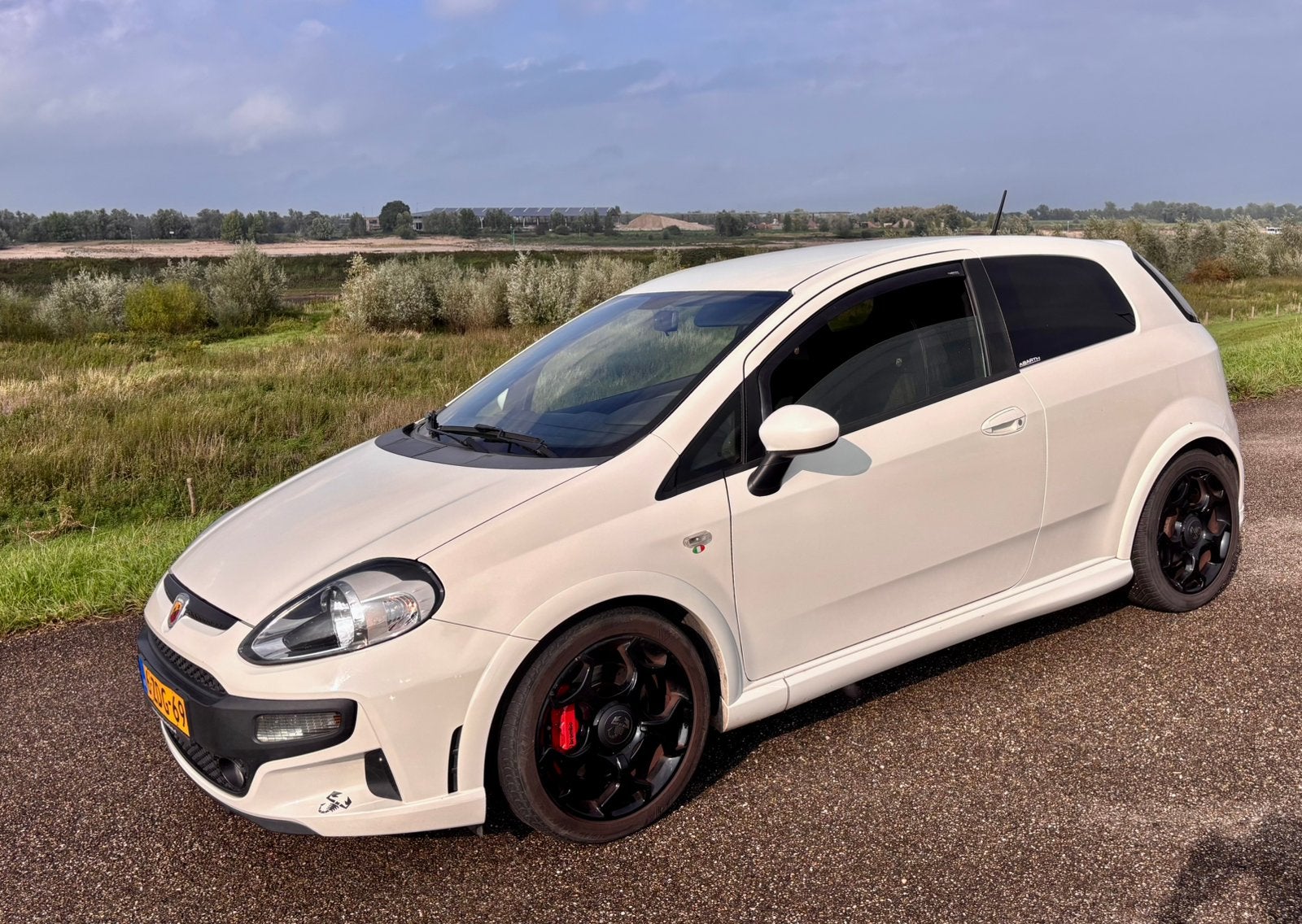 Zeer mooie Fiat Punto Abarth 1.4 turbo 163 pk, Voorwielaandrijving, 1160 kg, 4 cilinders, 4 stoelen