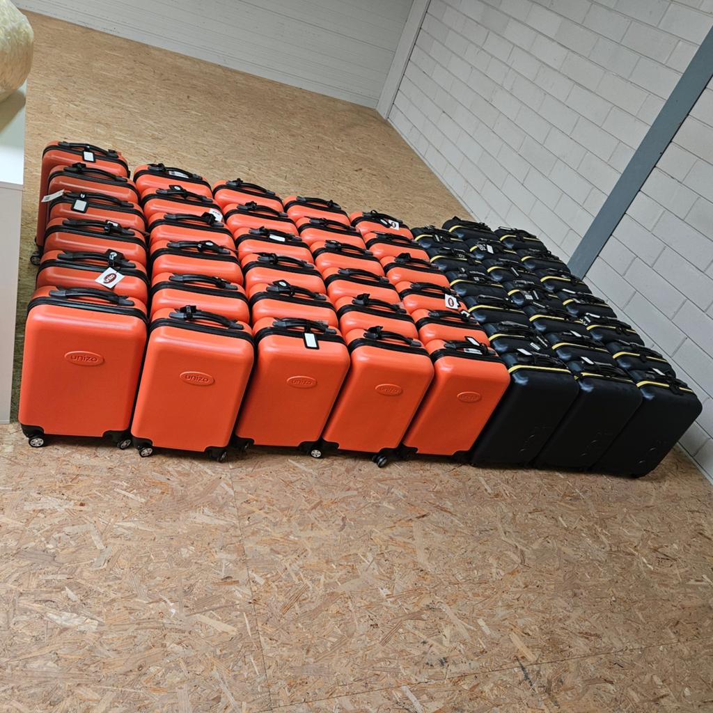 Reiskoffers weekend koffers 30 rode en 20 zwarte, Ophalen, Nieuw, Hard kunststof, Wieltjes