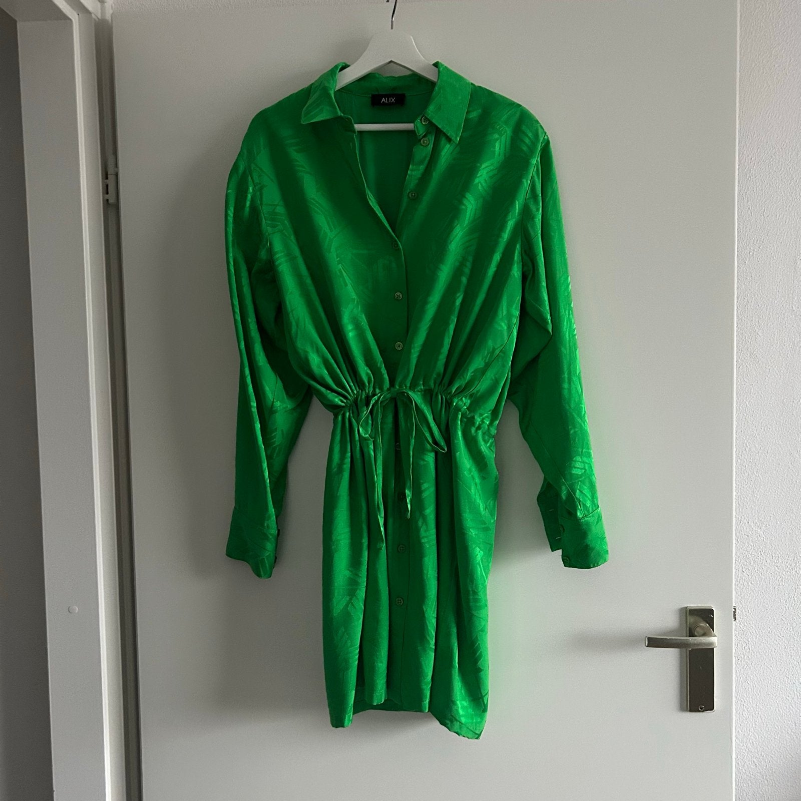 Alix the Label Jurk met schoudervulling - Maat S, Nieuw, Ophalen of Verzenden, Maat 36 (S), Boven de knie