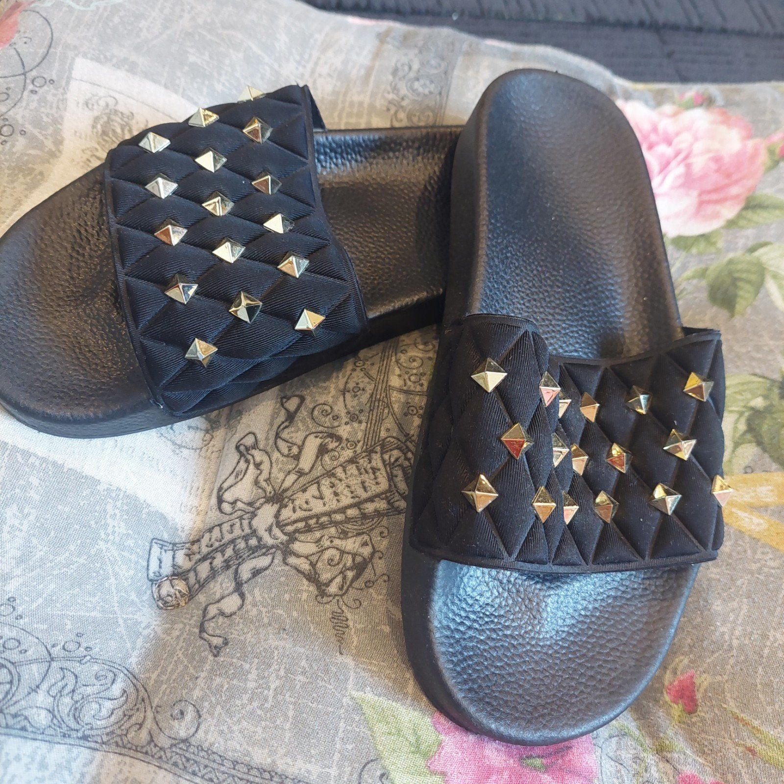 Leuke slippers mey gouden studs 37 1x gedragen, Ophalen