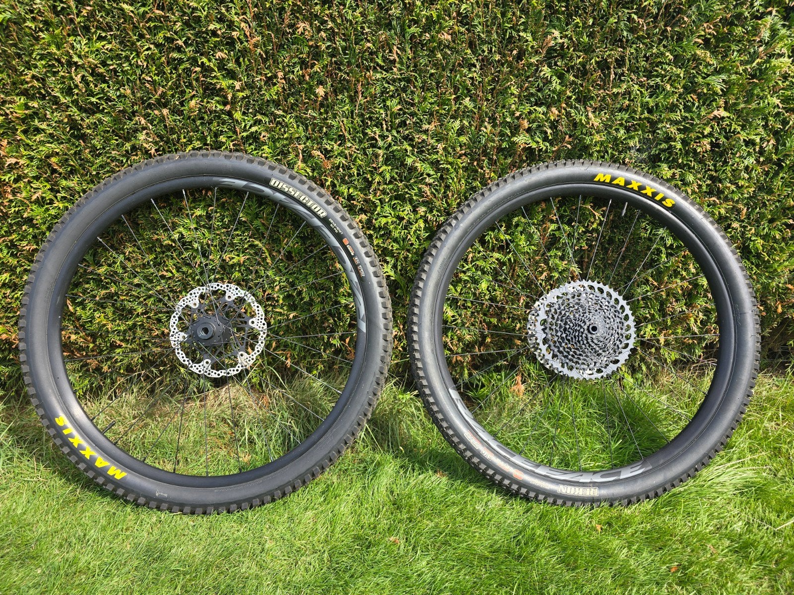 Raceface carbon wielset met maxxis banden en DT swiss hub, Fietsen en Brommers, Wiel, Ophalen of Verzenden, Zo goed als nieuw