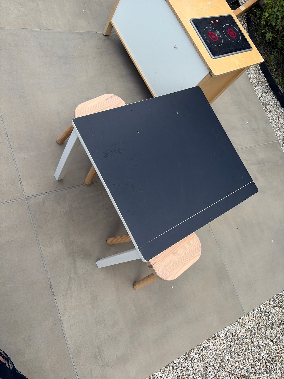 Kindertafel met twee krukjes (ophalen kan tot 9 aug), Ophalen, Gebruikt, Tafel(s) en Stoel(en)