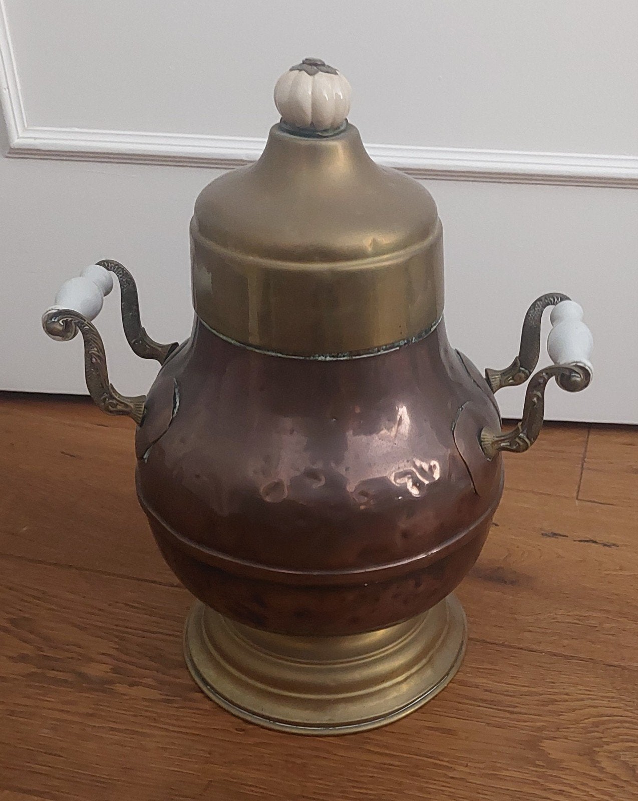 Antieke koperen pot met handvatten (een zgn Doofpot), Ophalen