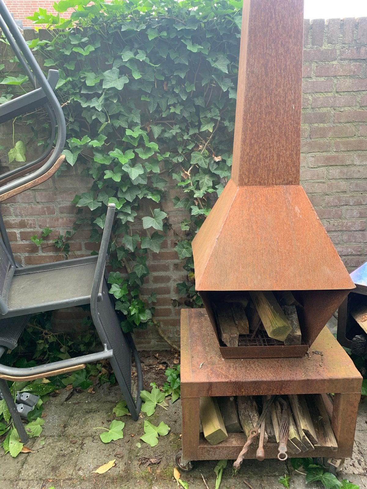 Robuuste buitenhaard van 2 meter hoog, Ophalen, Gebruikt