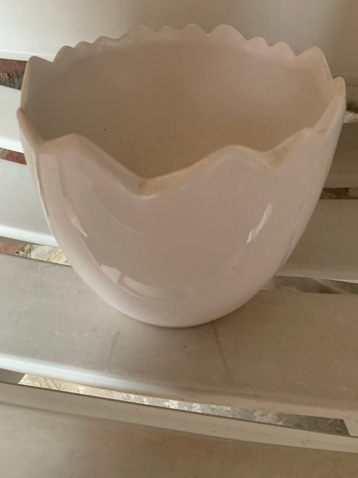Witte keramische bloempot in eierschaal design, Ophalen, Zo goed als nieuw, Modern, Wit