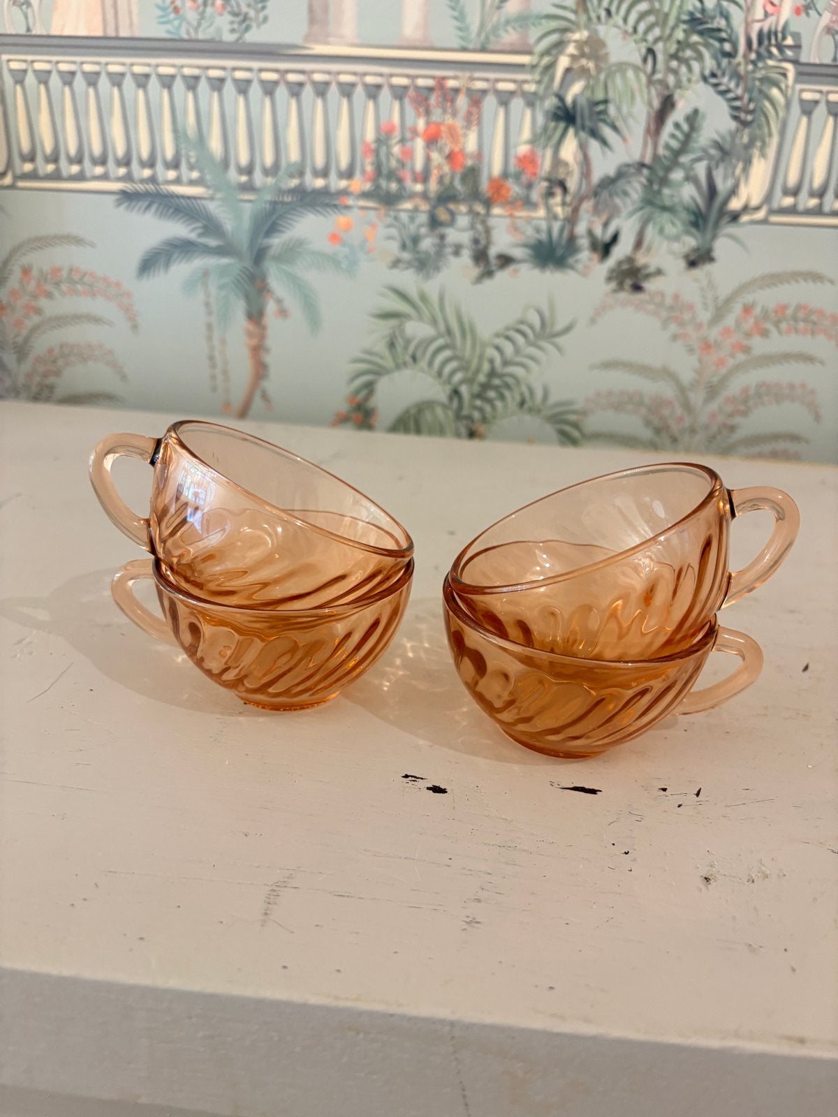 4 Vintage Arcoroc Rosaline Swirl Theekopjes, Antiek en Kunst, Ophalen of Verzenden