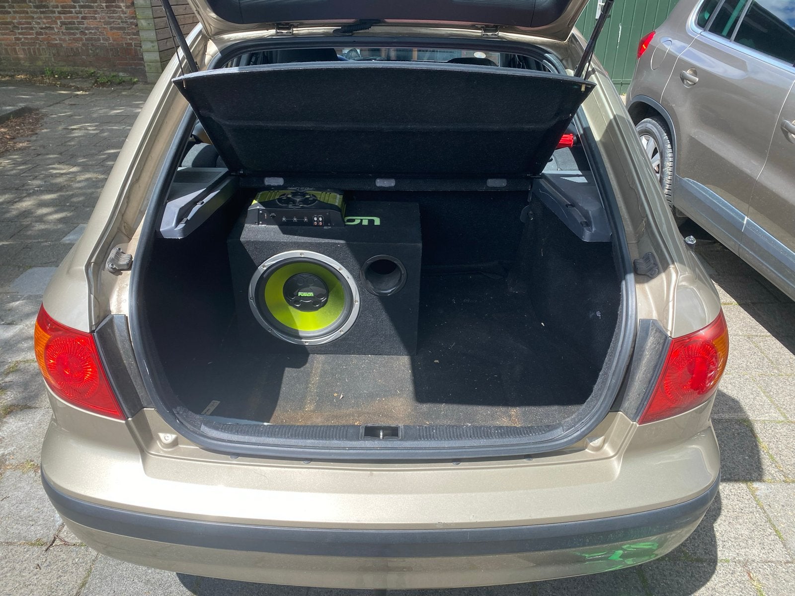 Fusion Subwoofer met Versterker, Ophalen, Gebruikt