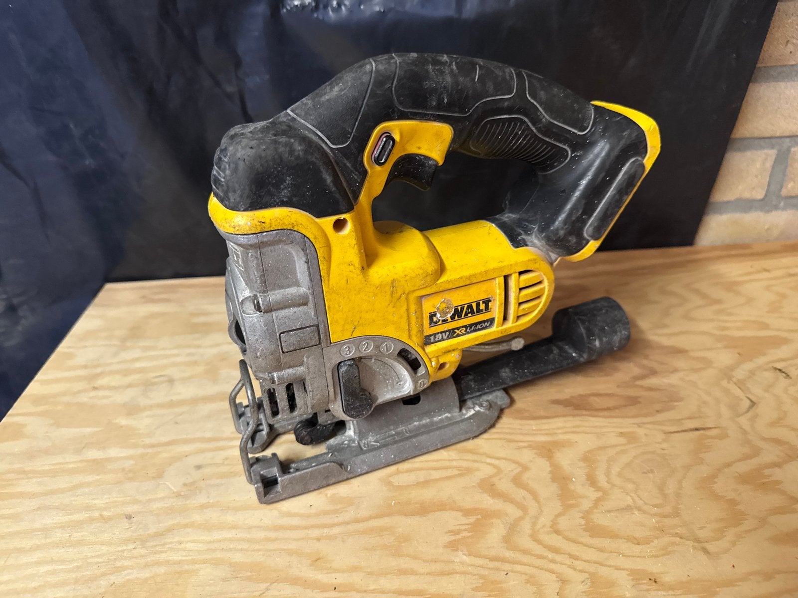 DeWalt DCS331 decoupeerzaag 18v, Decoupeerzaag, Ophalen of Verzenden, Zo goed als nieuw, 30 tot 70 mm
