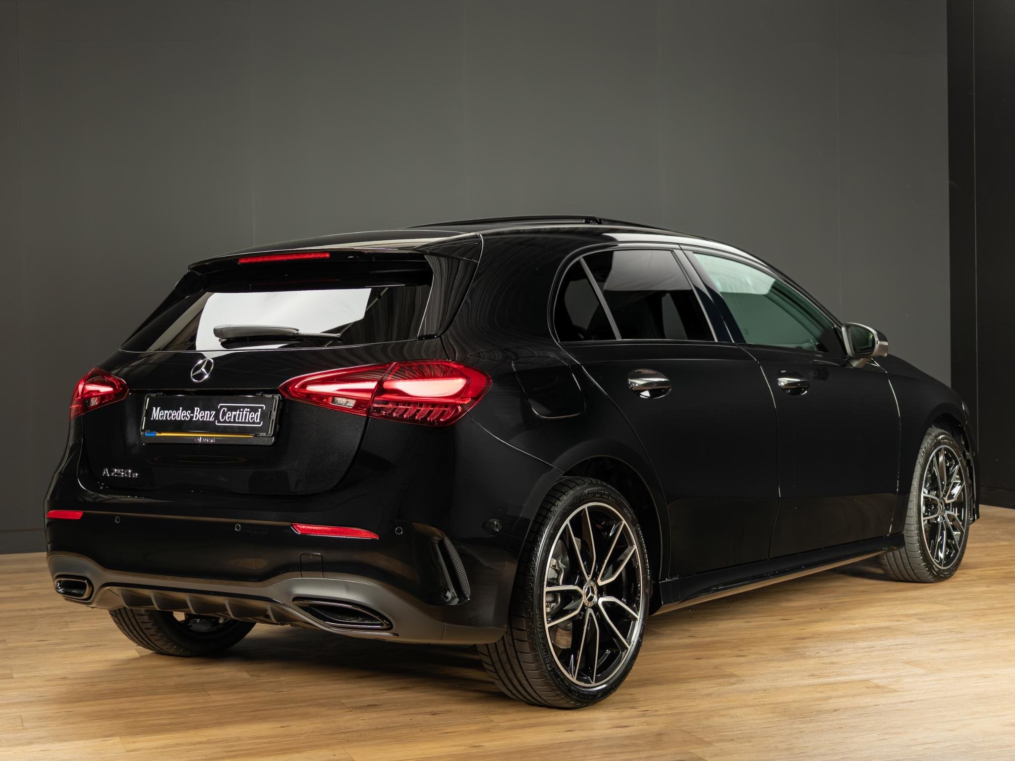 Mercedes-Benz A-Klasse Hatchback 250 e Business Solution AMG, Auto's, Mercedes-Benz, Dealer onderhouden, 4 cilinders, Bedrijf