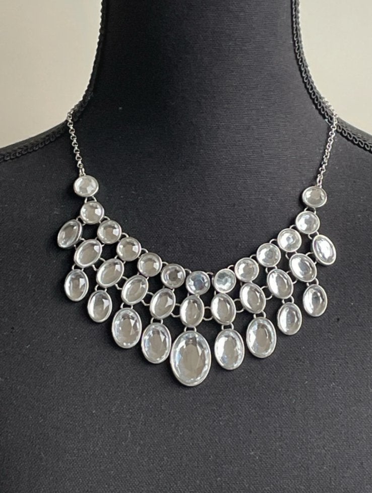 Zilverkleurige statement ketting heldere ‘strass’, Sieraden, Tassen en Uiterlijk, Kunststof, Ophalen of Verzenden, Zilver, Verstelbaar