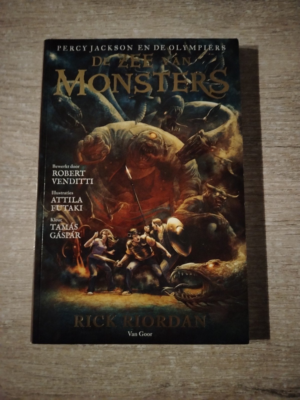 Rick Riordan - De zee van monsters, Boeken, Ophalen of Verzenden, Zo goed als nieuw, Rick Riordan