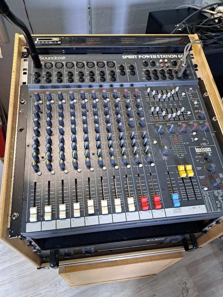 mengpaneel met versterker, Muziek en Instrumenten, Ophalen, Gebruikt, 10 tot 20 kanalen, Microfooningang