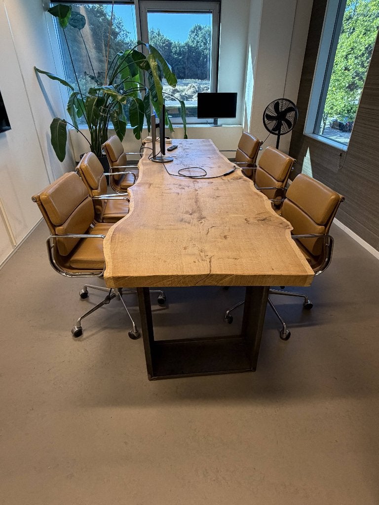 Compl. kantoorinrichting met 24 Eames replica bureaustoelen, Ophalen, Gebruikt, Bruin, Bureaustoel