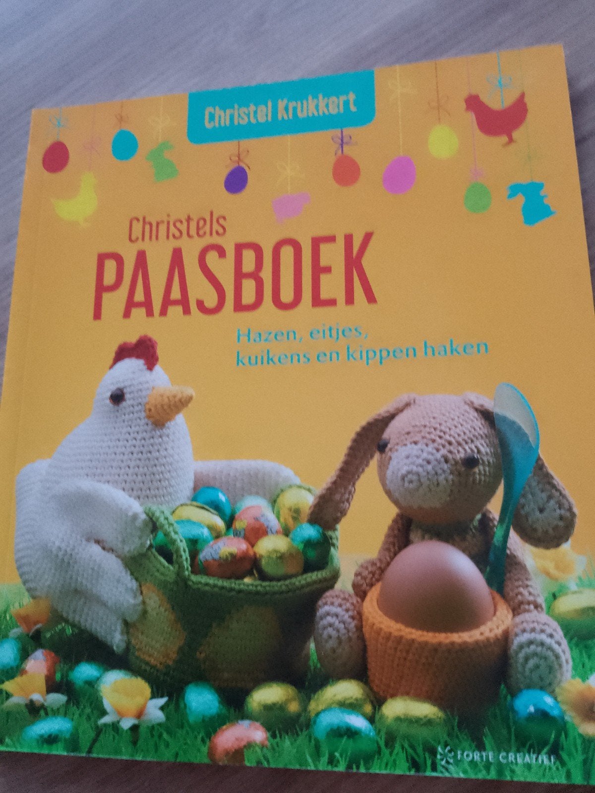 Haakboek : Christels paasboek, Ophalen of Verzenden, Zo goed als nieuw, Haken, Patroon of Boek