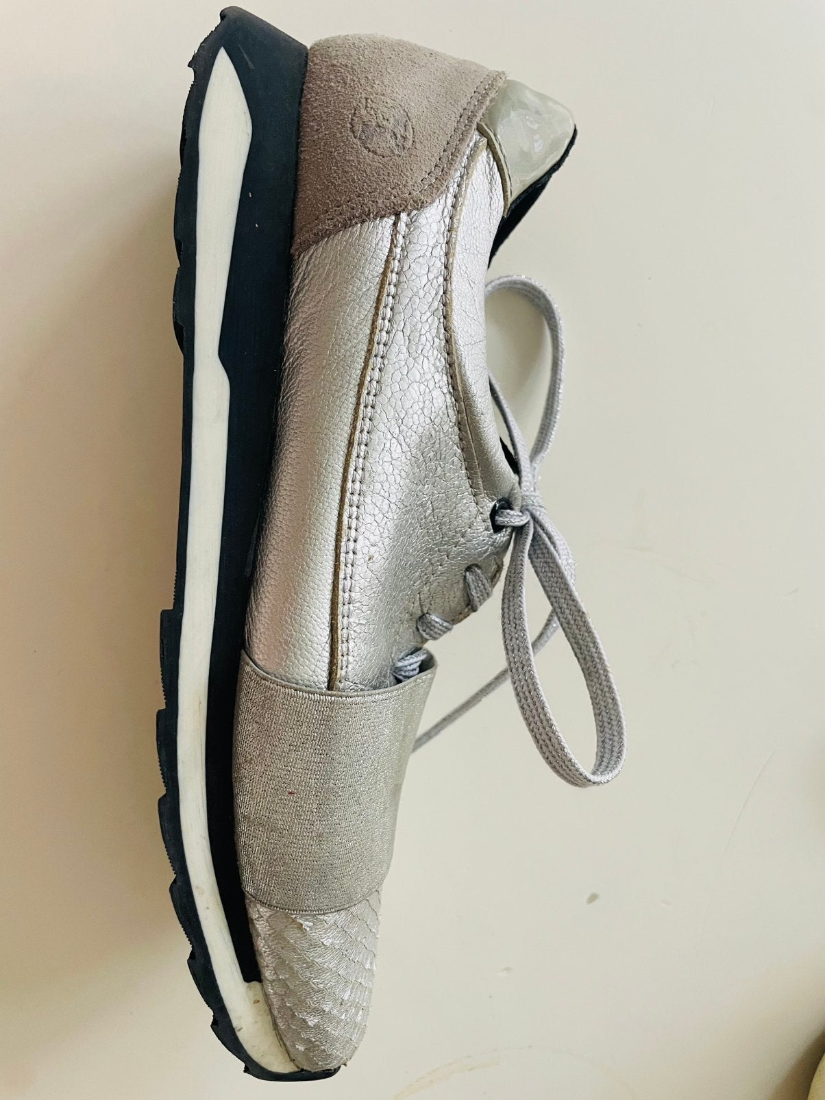 Te kooo: leren sneakers, zilver, 39, Kleding | Dames, Schoenen, Ophalen of Verzenden, Zo goed als nieuw, Overige kleuren, Sneakers of Gympen