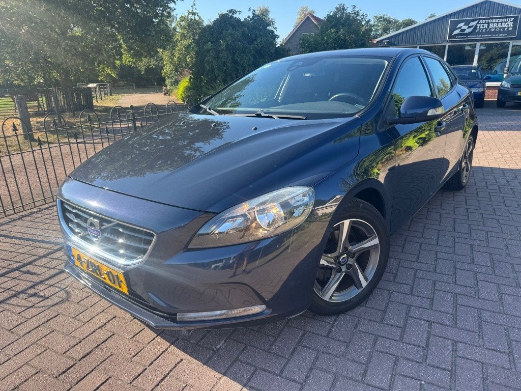 Volvo V40 D2 *Top onderhouden*Airco*cruise*Trekhaak, Auto's, Volvo, Voorwielaandrijving, Euro 5, Gebruikt, Huisgarantie