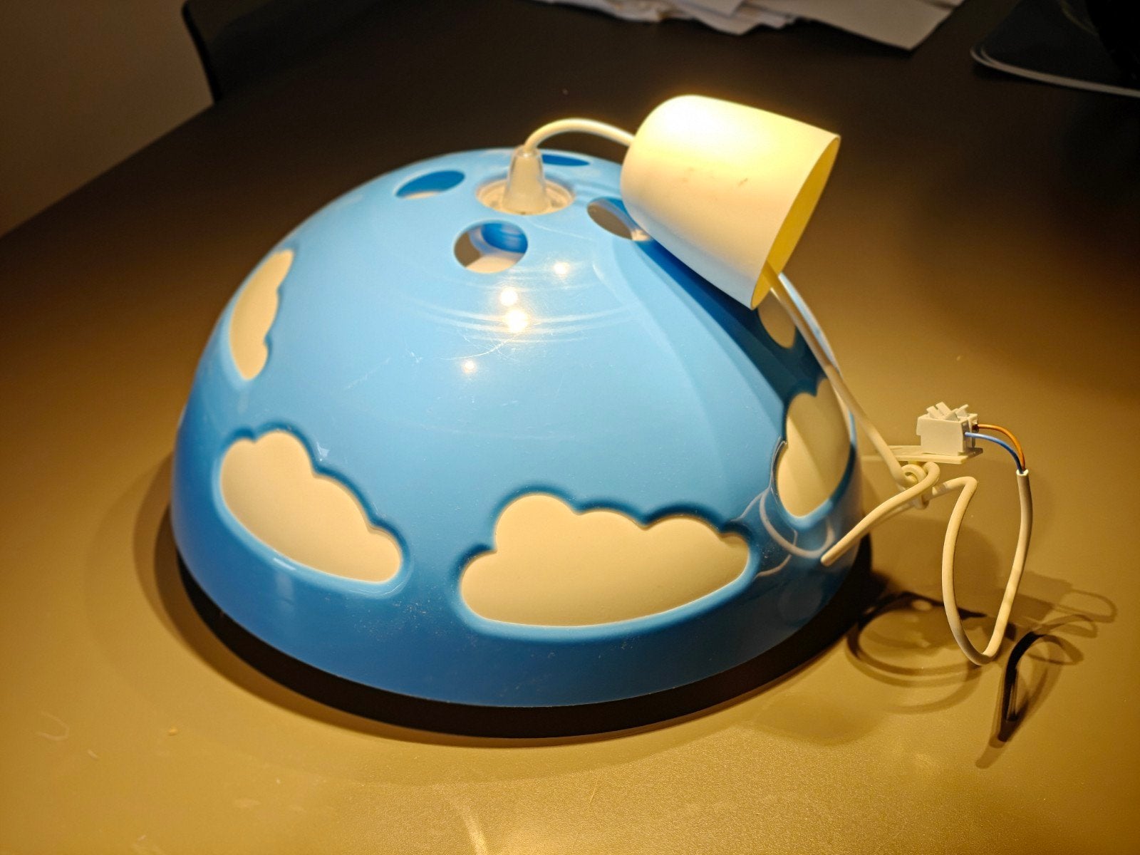 Ikea Skojig hanglamp - blauw met wolken, Kunststof, Gebruikt, E14 (klein), Kinderkamer, Speels, Modern