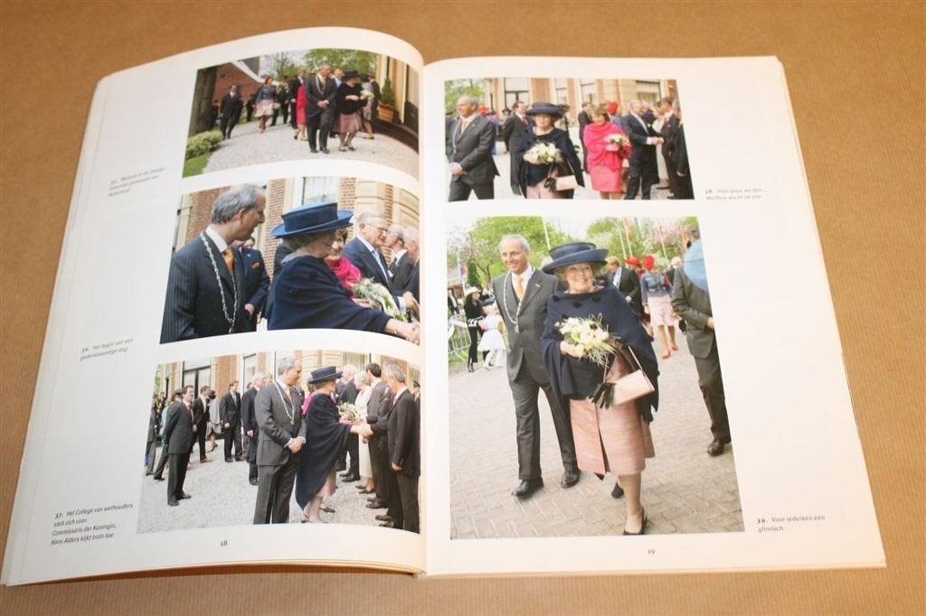 Oranje in Groningen en Warffum — Beatrix Koninginnedag 2004, Ophalen of Verzenden, Gelezen