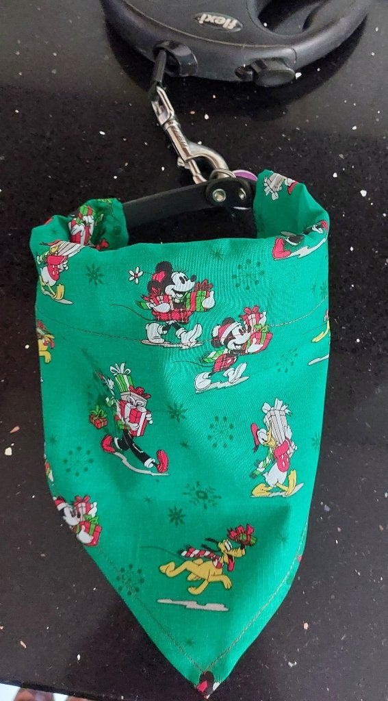 Nieuw- honden bandana- kerst Pluto Mickey etc honden sjaal, Ophalen of Verzenden, Nieuw, Overige hondenkleding, Handgemaakt