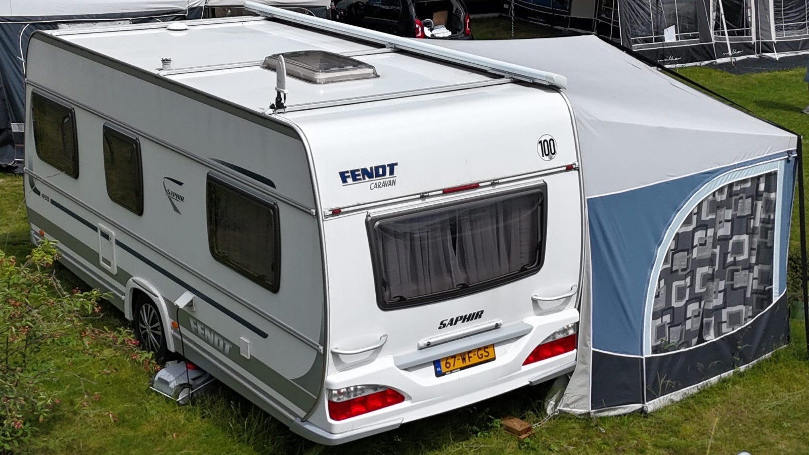 Fendt Saphir 490 2009 nette caravan mover voortent luifel, Rondzit, Dwarsbed, Particulier, Koelkast