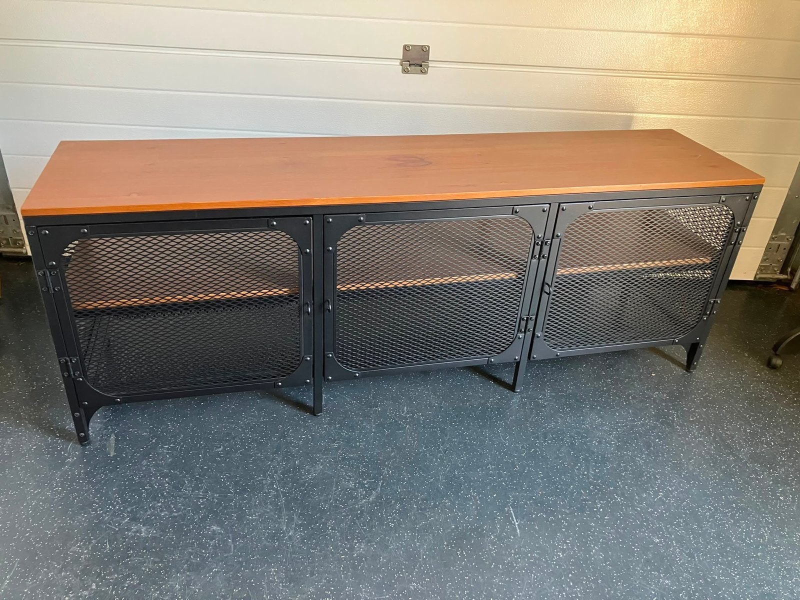 IKEA Fjallbo TV-meubel - Industrieel design, Ophalen, Zo goed als nieuw, Minder dan 100 cm, Metaal