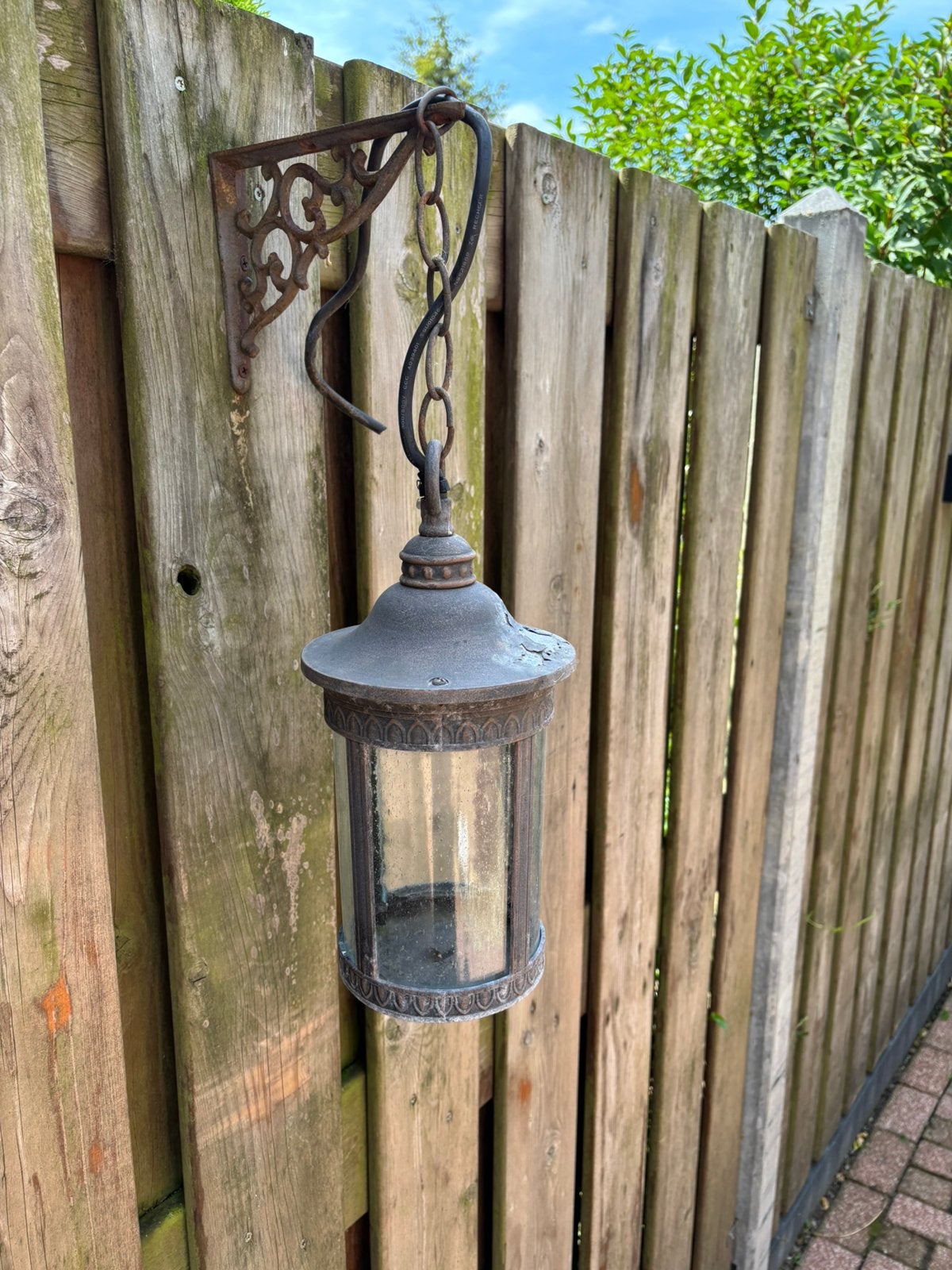 Hangende buitenlamp te koop, Wandlamp, Ophalen of Verzenden, 50 tot 250 watt, Netvoeding