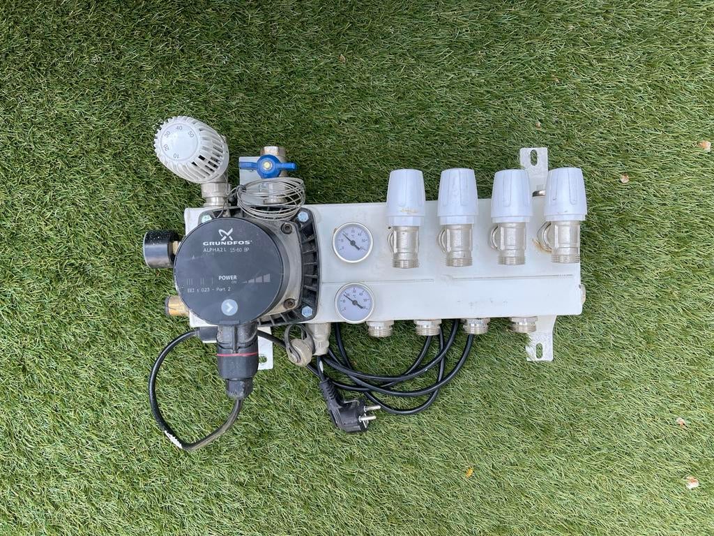 Vloerverwarming verdeler 4 groepen met Grundfos pomp, Doe-het-zelf en Verbouw, Ophalen, Gebruikt, Minder dan 30 cm, Overige typen