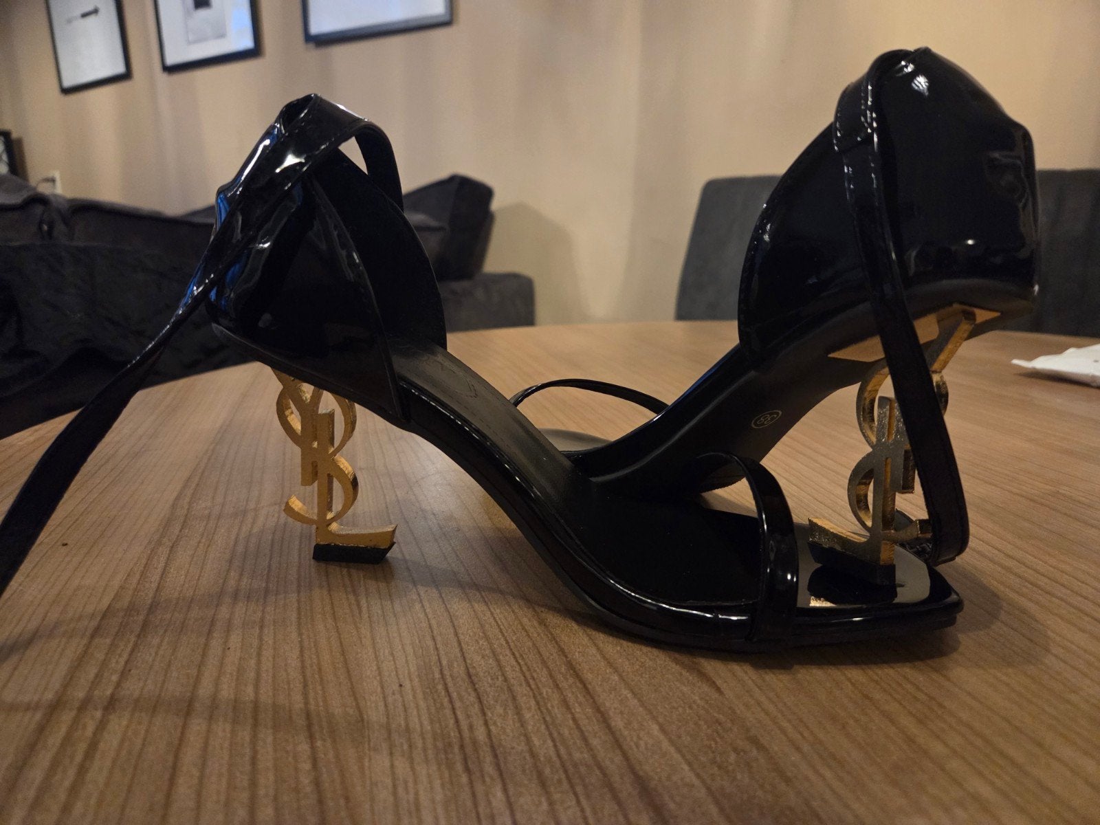 Nieuwe zwarte sandalen met YSL-hak maat 38, Kleding | Dames, Ophalen of Verzenden, Nieuw, Zwart, Sandalen of Muiltjes