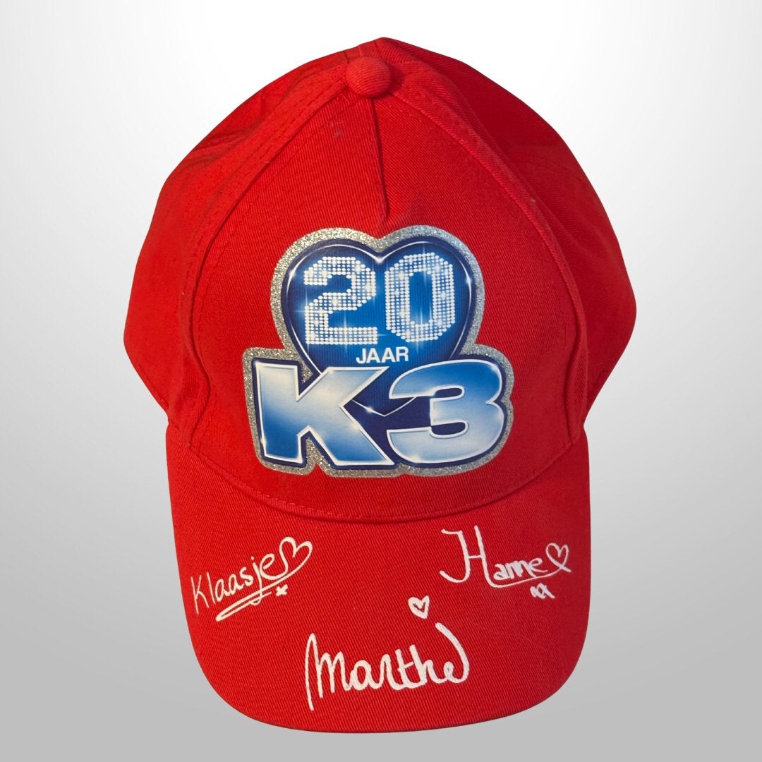 K3 Pet (20 Jaar) Met Handtekeningen!, Kleding | Dames, Verzenden, Zo goed als nieuw, One size fits all