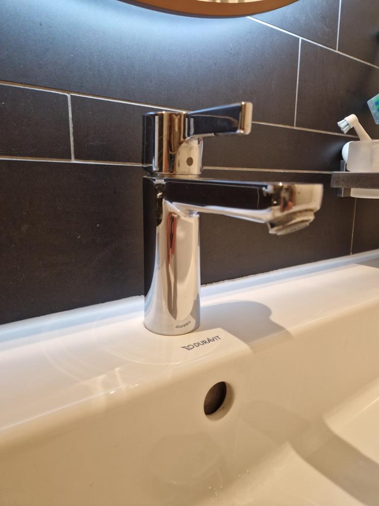 Wastafel en badkraan Hansgrohe, Ophalen, Wastafel
