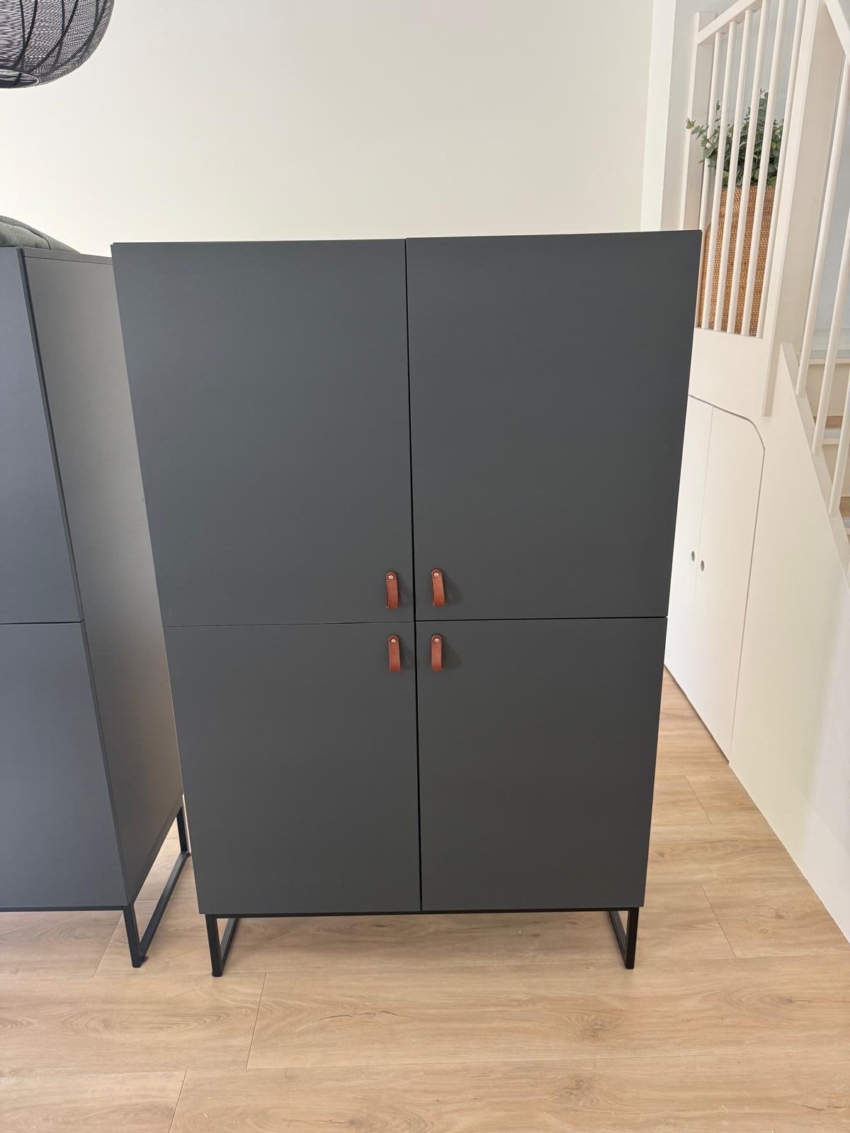 2 Grijze kasten met deuren en planken, Ophalen, Overige materialen, 50 tot 100 cm, Zo goed als nieuw