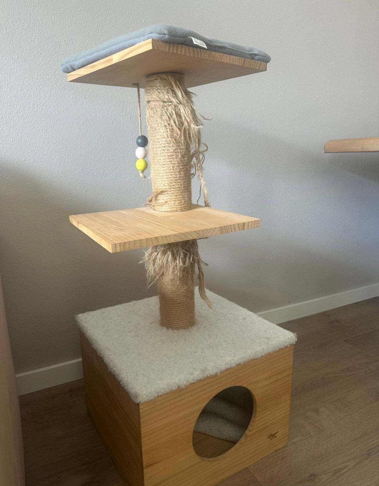 GRATIS krabpaal + kattenmand, Dieren en Toebehoren, Ophalen, Zo goed als nieuw