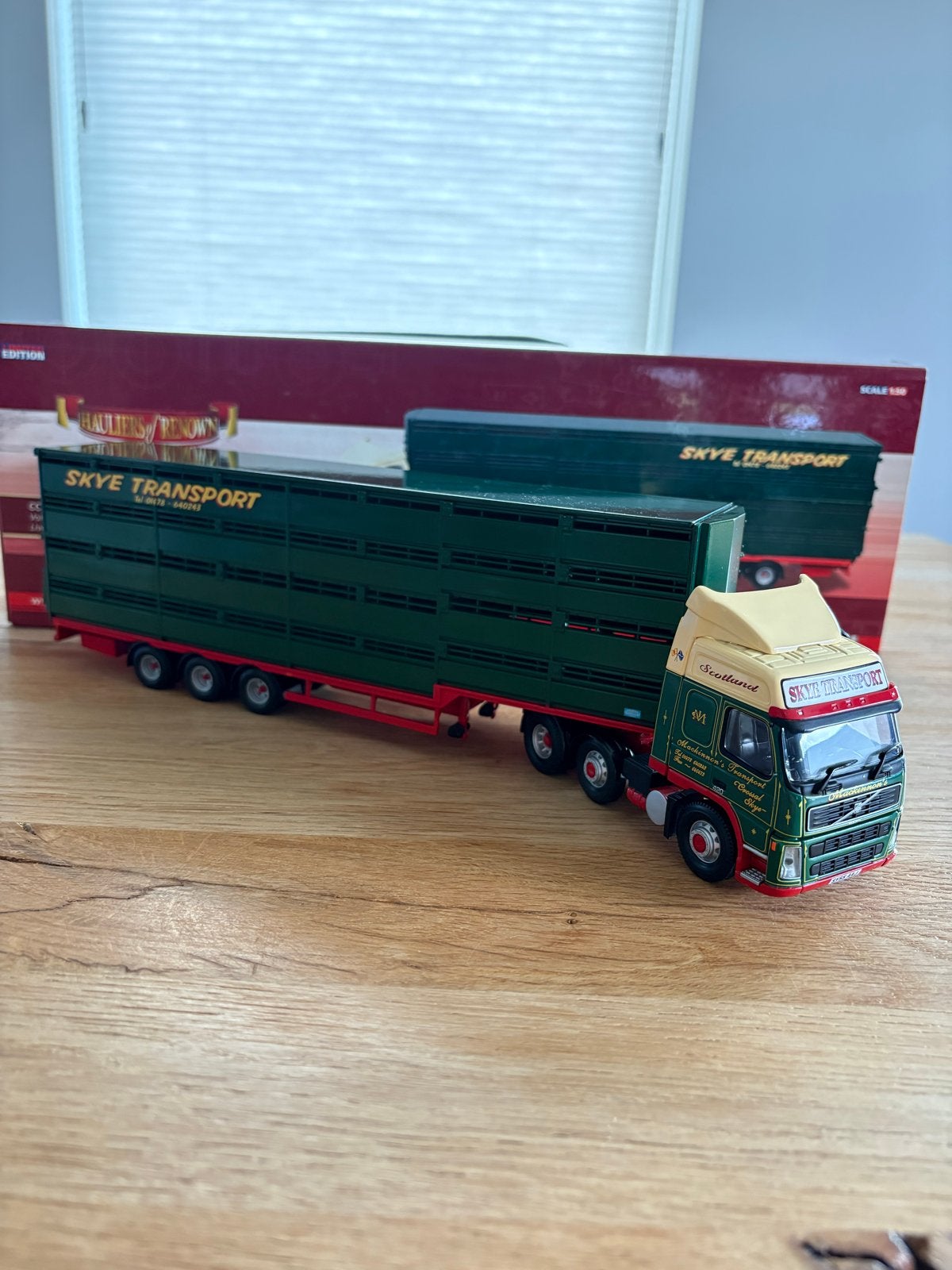 Corgi CC13524 Volvo FM 6x2 Skye Transport veetransport, Ophalen of Verzenden, Zo goed als nieuw, Bus of Vrachtwagen