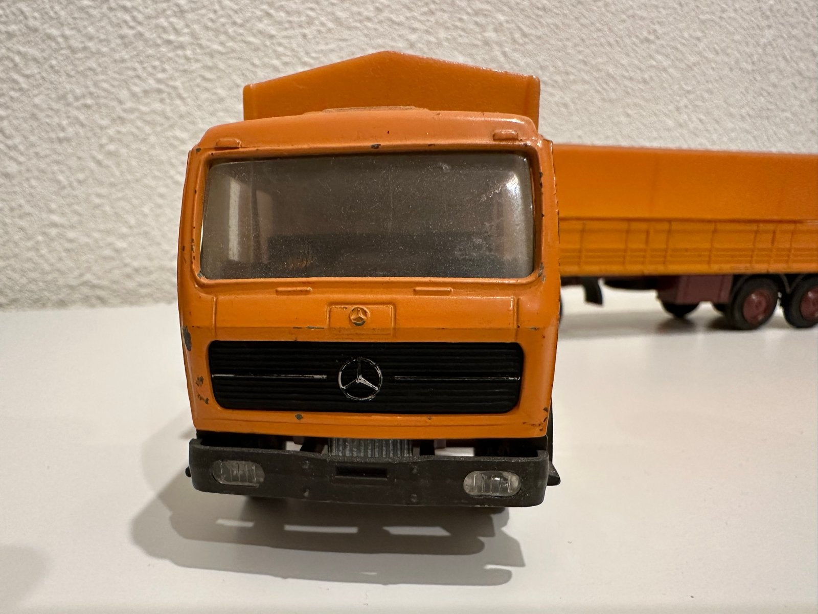 NZG Modelle Mercedes 1:50 vrachtwagen met aanhanger nr 146, Ophalen of Verzenden, Gebruikt, Bus of Vrachtwagen