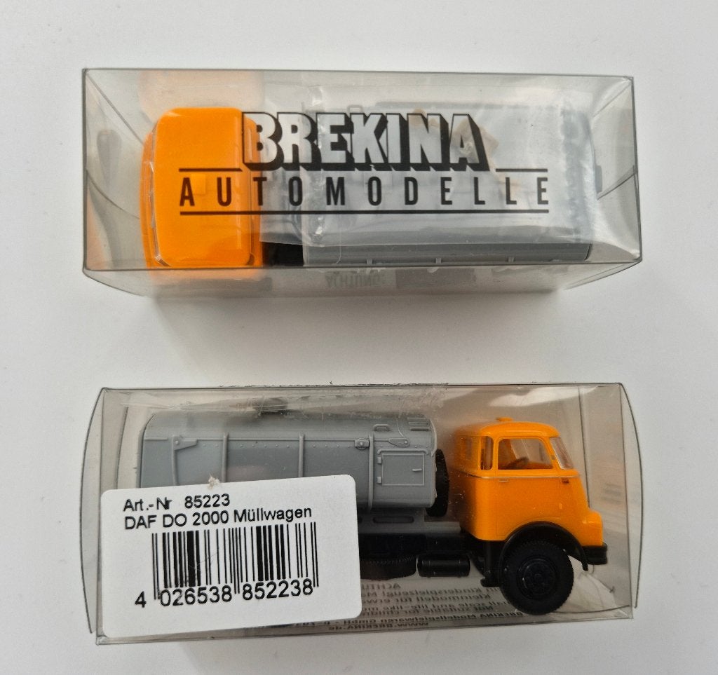 2 x DAF DO 2000 vuilniswagen art. nr 85223, Hobby en Vrije tijd, Ophalen of Verzenden, Nieuw, Bus of Vrachtwagen, Brekina