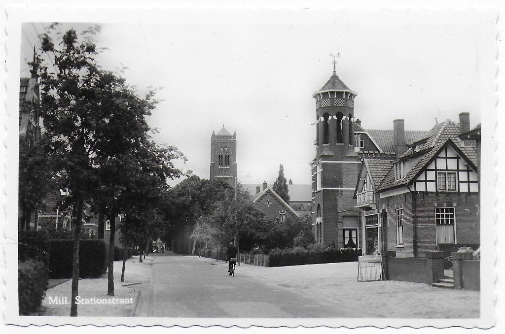 Mill Stationsstraat Ongelopen Ansichtkaart ( B6912 ) ( 3 ), Verzamelen, Ansichtkaarten | Nederland, Ophalen of Verzenden, 1960 tot 1980