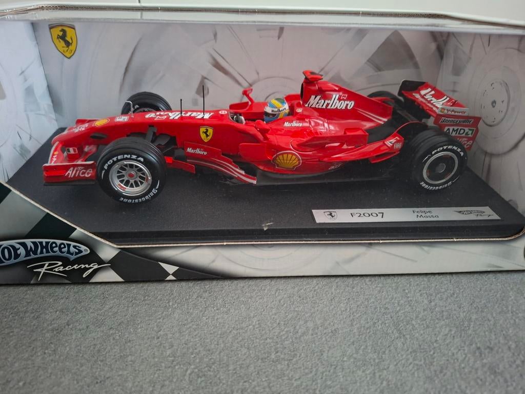 Felipe Massa Ferrari F2007 Hot Wheels 1:18 Marlboro, Hobby en Vrije tijd, Modelauto's | 1:18, Ophalen of Verzenden, Zo goed als nieuw