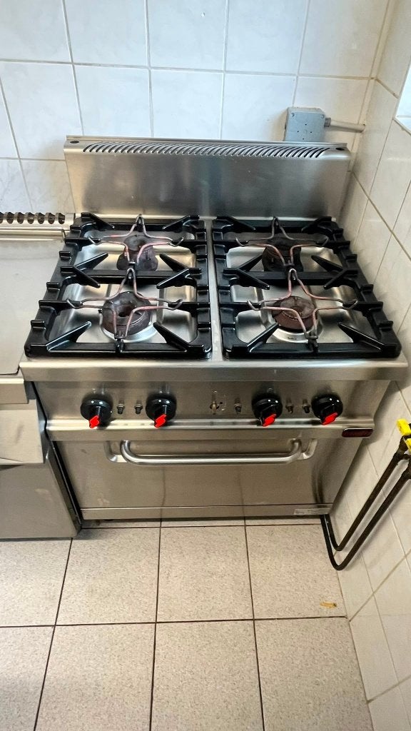 Madic Professioneel Gasfornuis met Oven', Witgoed en Apparatuur, Fornuizen, Ophalen, Gebruikt, 60 cm of meer, 4 kookzones