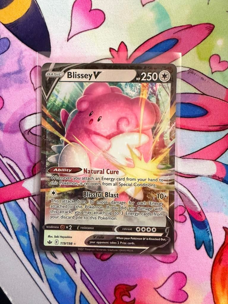 Blissey V (CRE 119), Hobby en Vrije tijd, Verzamelkaartspellen | Pokémon, Ophalen of Verzenden, Zo goed als nieuw