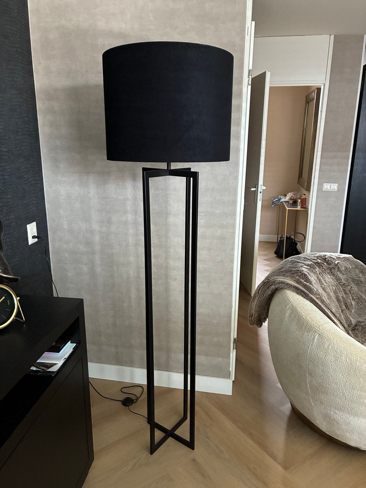 Moderne zwarte vloerlamp met stoffen kap, hotel chique, Zo goed als nieuw, Metaal, 150 tot 200 cm, E27 (groot)
