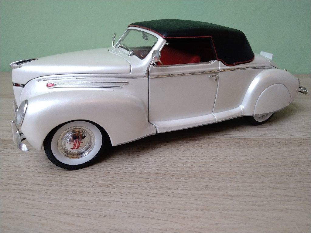 1939 Lincoln Zephyr Signature Models parelmoer 1:18, Hobby en Vrije tijd, Modelauto's | 1:18, Ophalen of Verzenden, Zo goed als nieuw