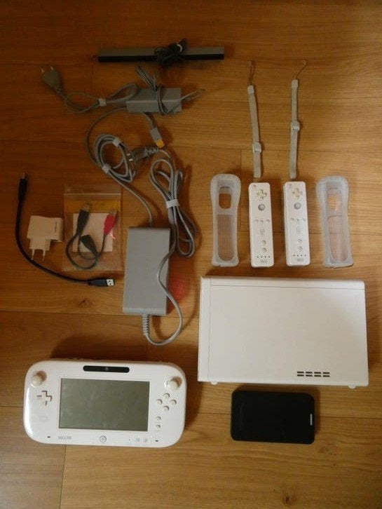 Wii U - 37 games - 500GB HDD - 2 wii remotes, Ophalen of Verzenden, Zo goed als nieuw, Met 3 controllers of meer, Met harde schijf