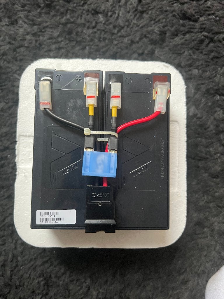 Origineel APC RBC48 Accupack (kabels + connectoren) – 24V, Ophalen of Verzenden, Gebruikt