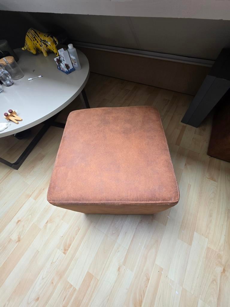 2 champagne/bruine poefs 2 voor 15-, Gebruikt, Ophalen of Verzenden, Modern, Tijdloos, Stof