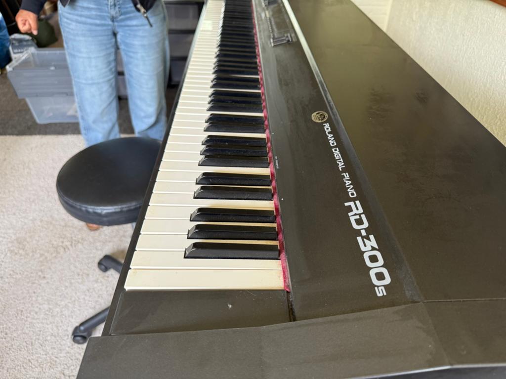 Roland electrische piano inclusief Roland versterker., Muziek en Instrumenten, Piano's, Ophalen of Verzenden, Zo goed als nieuw