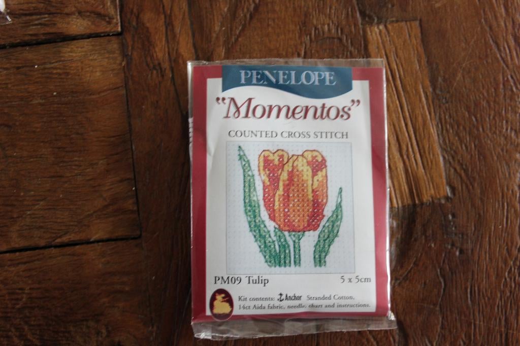 Borduurpakket Penelope Momentos PM09 Tulip, Ophalen of Verzenden, Nieuw, Handborduren, Borduurpakket