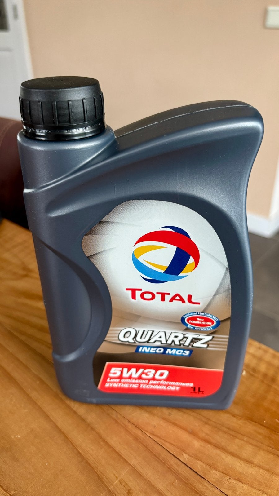Total Quartz 5W30 motorolie in handige autohoes, Auto diversen, Auto-accessoires, Ophalen of Verzenden, Nieuw
