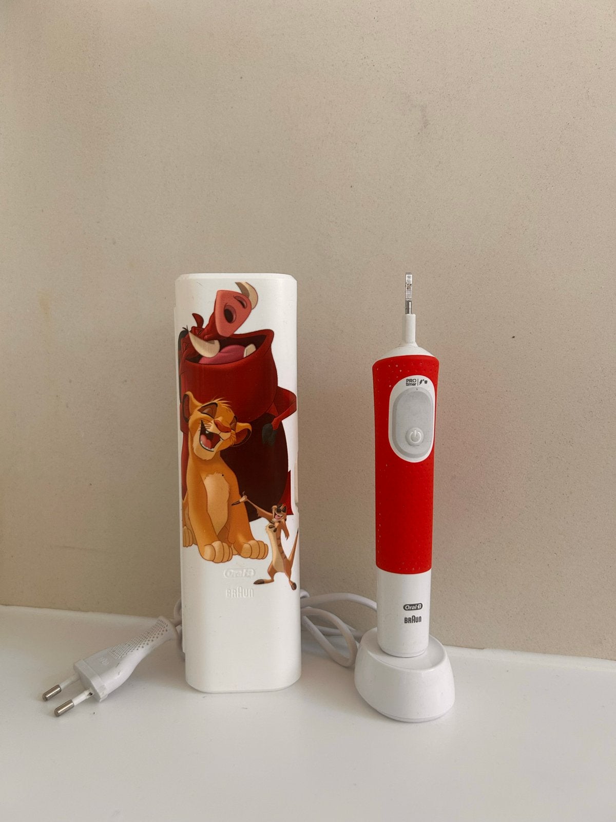 Oral-B elektrische tandenborstel met Disney reisetui, Ophalen of Verzenden, Gebruikt, Mondverzorging