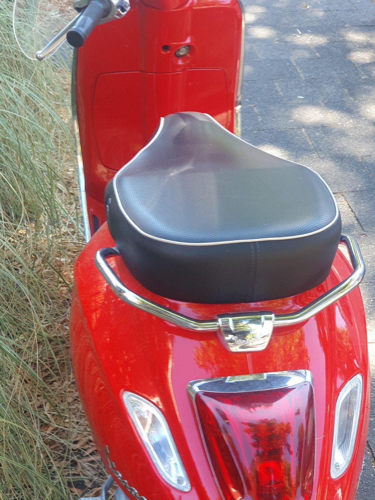 zadelhoes zwart met wit voor vespa sprint en primavera, Ophalen of Verzenden, Nieuw, Zadel, Vespa
