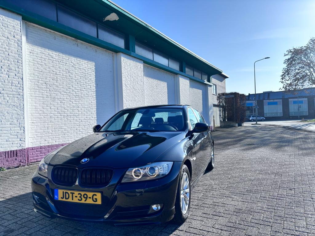BMW 3-Serie 2.0 I 318 AUT 2010 Zwart, Auto's, Automaat, 1995 cc, Zwart, 1365 kg